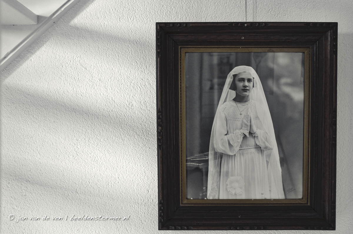 meisje ter communie, portret van felix célis uit het begin van de vorige eeuw